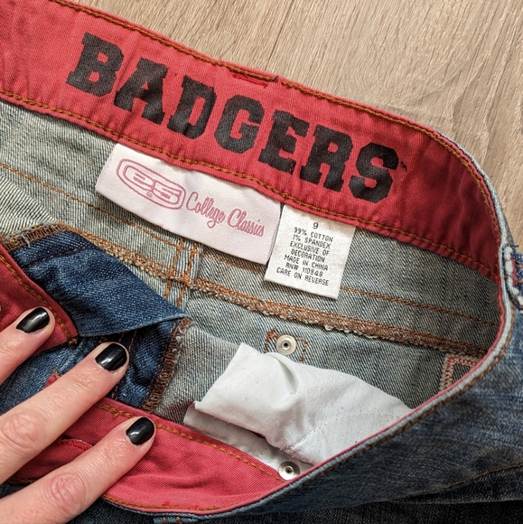 Wisconsin Badgers Jean Shorts - Picture 3 of 3
